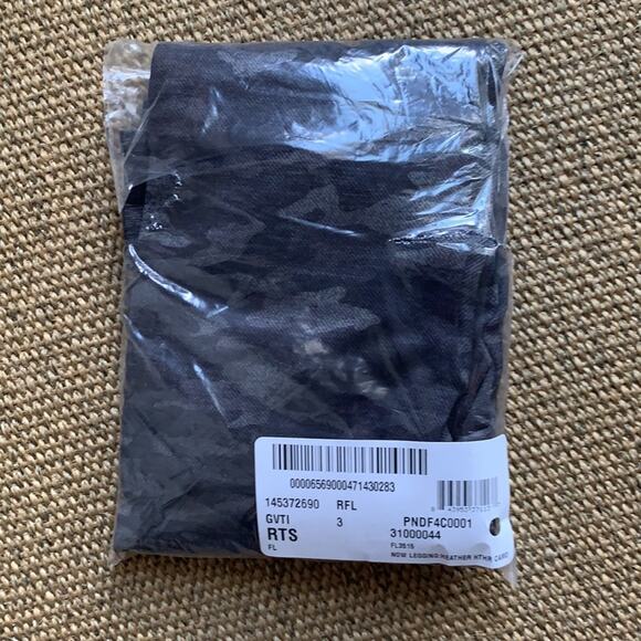 NWT - Spanx Look at Me Now Camo Seamless Leggings - Picture 10 of 10